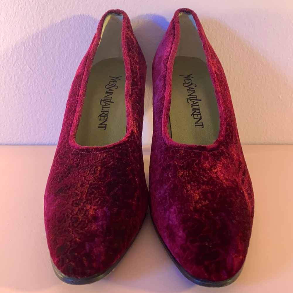 🎉HP🎉 VINTAGE - YVES SAINT LAURENT Velvet Burgundy Victorian style pumps 7.5 M